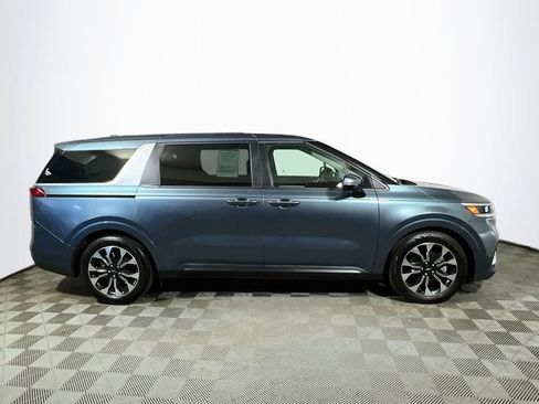 Used 2024 Kia Carnival EX FWD image 8