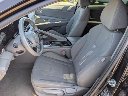 Used 2024 Hyundai Elantra SEL FWD image 2