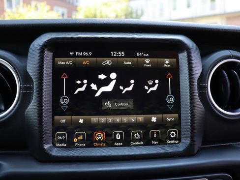 Used 2021 Jeep Wrangler Unlimited Sahara w/ Cold Weather Group AWD/4WD image 26