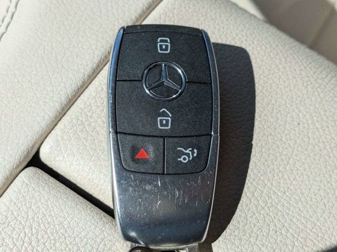 Used 2021 Mercedes-Benz GLE 350 w/ 3rd Row Seat Package image 23