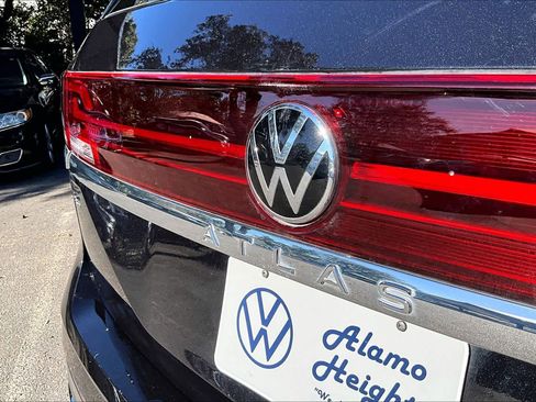 Certified 2024 Volkswagen Atlas SE image 32