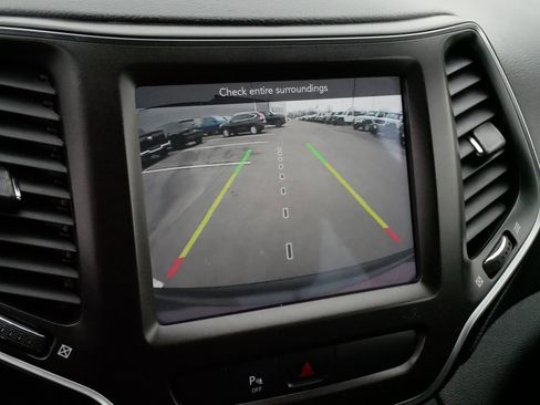 Used 2020 Jeep Cherokee Trailhawk w/ Comfort/Convenience Group image 29