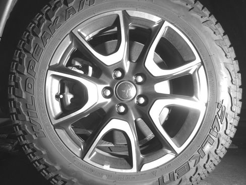 Used 2025 Jeep Compass Trailhawk AWD/4WD image 12