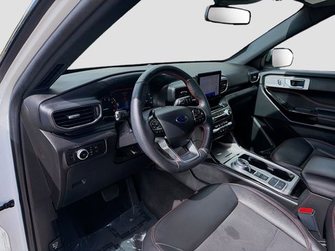 Used 2023 Ford Explorer ST-Line w/ Class IV Trailer Tow Package image 9