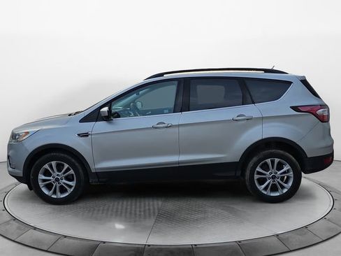 Used 2017 Ford Escape SE w/ Equipment Group 201A image 2