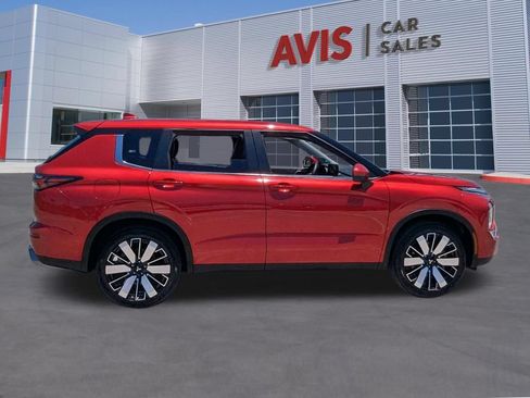 Used 2025 Mitsubishi Outlander SE FWD image 5