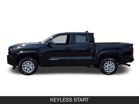 Used 2025 Toyota Tacoma SR5 AWD/4WD image 5