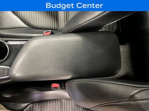 Used 2018 Toyota Camry SE w/ Moonroof Package FWD image 25