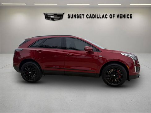 Certified 2022 Cadillac XT5 Sportv w/ LPO, ONYX Package AWD/4WD image 2