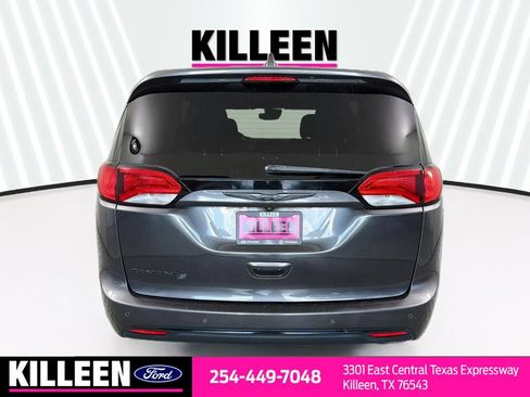 Used 2019 Chrysler Pacifica Touring Plus w/ Advanced Safetytec Group FWD image 4