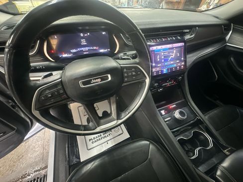 Used 2022 Jeep Grand Cherokee L Limited AWD/4WD image 31