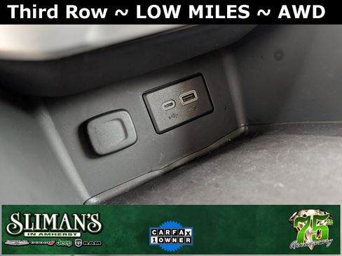 Used 2023 GMC Acadia SLE image 30