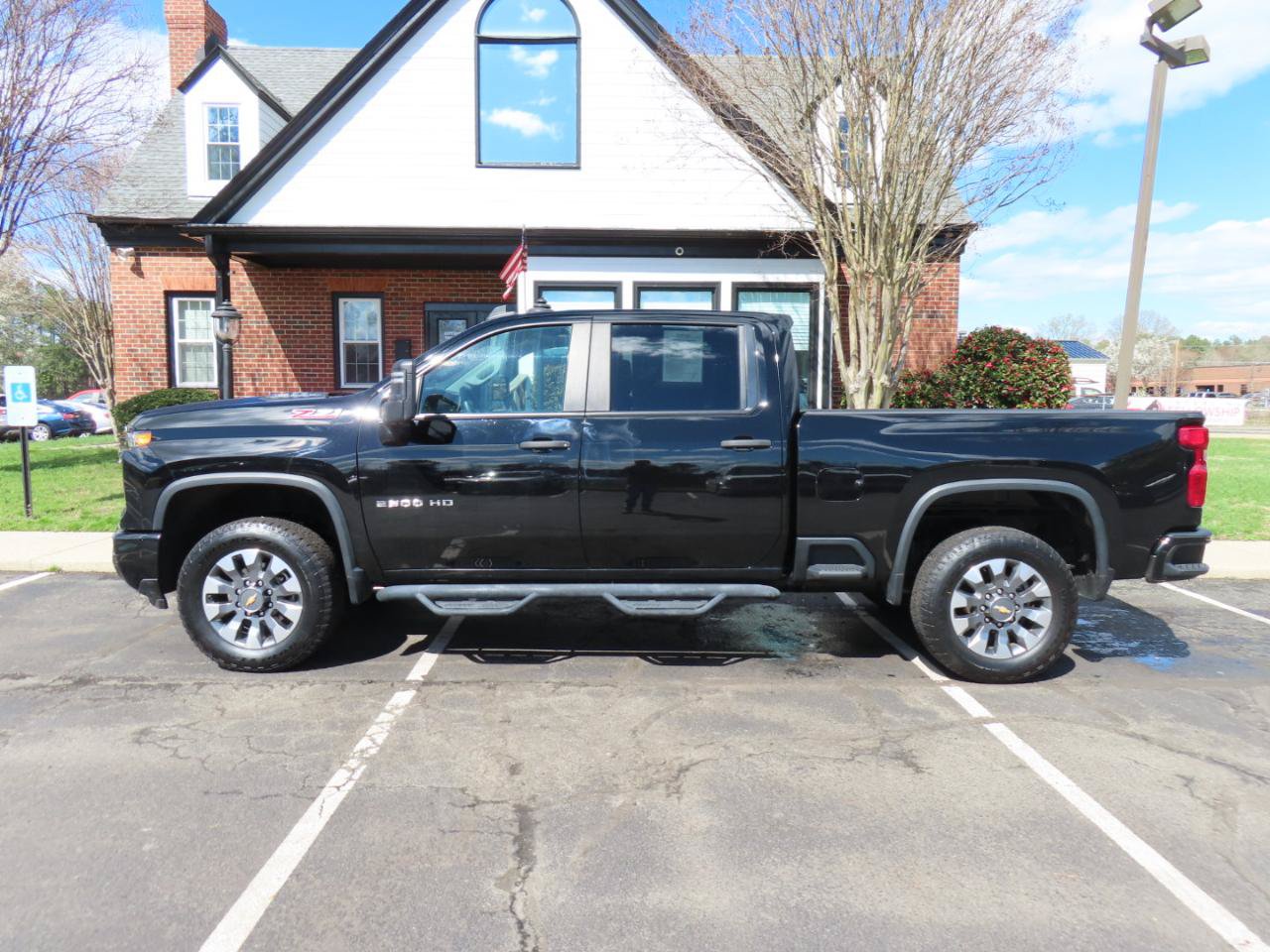 Used 2024 Chevrolet Silverado 2500 Custom w/ Z71 Off-Road Package AWD/4WD image 3