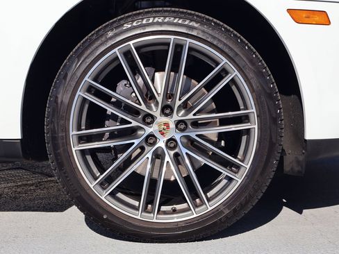 New 2024 Porsche Macan 4 Electric image 27