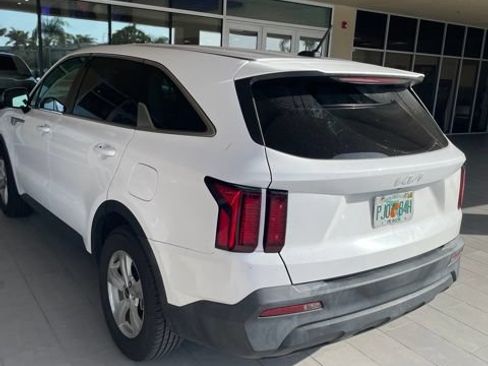 Used 2023 Kia Sorento LX FWD image 4
