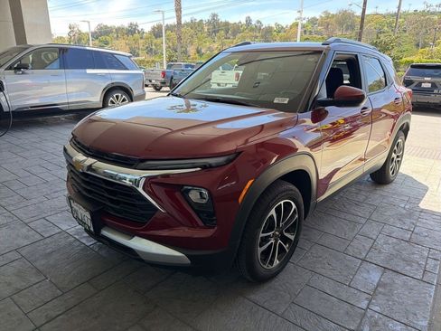 Certified 2024 Chevrolet TrailBlazer LT w/ Driver Confidence Package AWD/4WD image 2