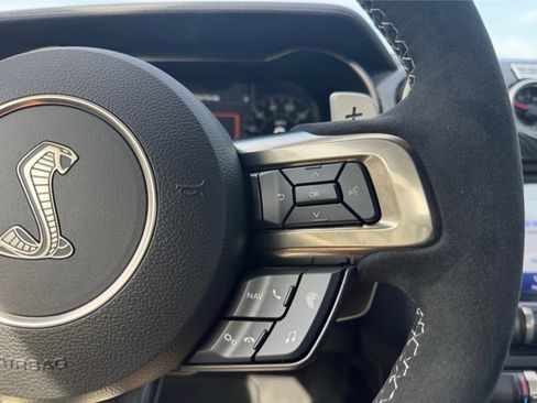 Used 2021 Ford Mustang Shelby GT500 w/ Carbon Fiber Track Pack RWD image 28
