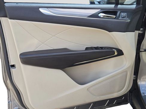 Used 2017 Lincoln MKC Premiere image 16