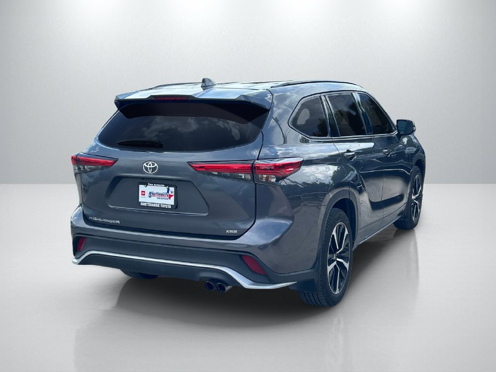 Used 2022 Toyota Highlander XSE FWD image 5