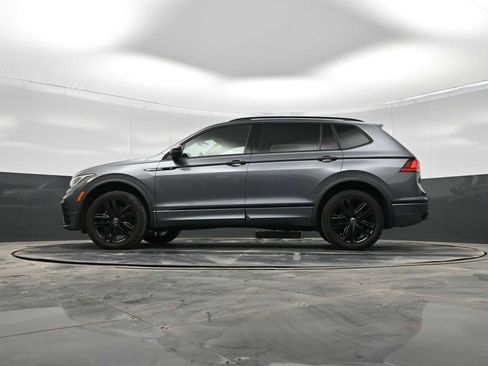 Used 2022 Volkswagen Tiguan SE R-Line image 32