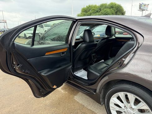 Used 2013 Lexus ES 300h w/ Luxury Pkg image 13