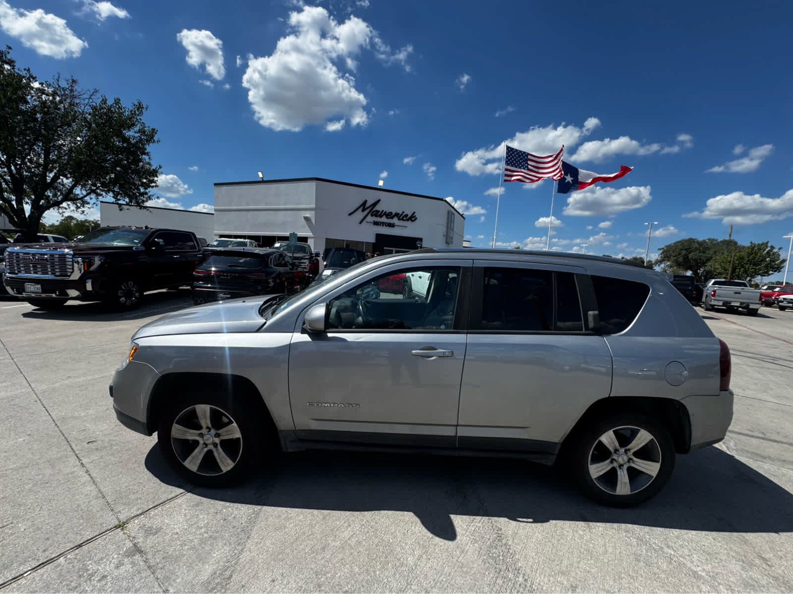 Used 2016 Jeep Compass High Altitude FWD image 3