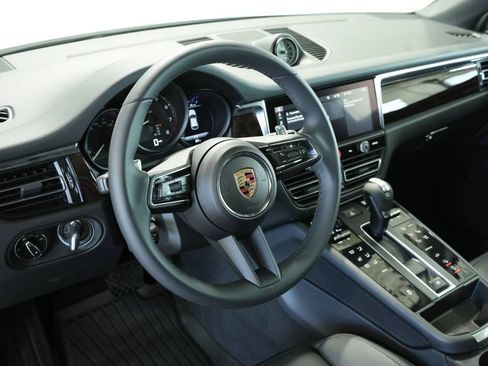 New 2025 Porsche Macan image 4