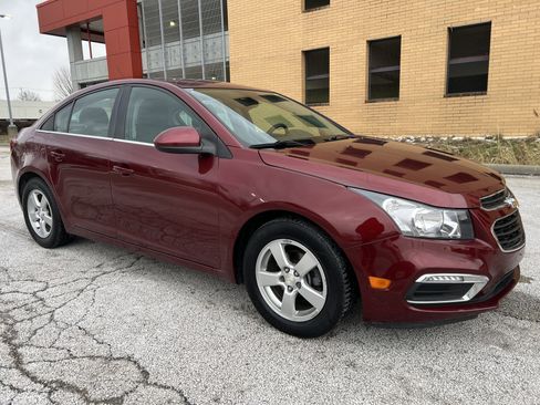 Used 2016 Chevrolet Cruze LT w/ Technology Package image 10