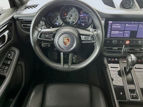 Used 2024 Porsche Macan w/ Premium Plus Package image 5