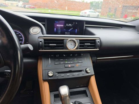 Used 2016 Lexus RC 200t RWD image 8