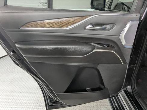 Used 2021 Cadillac Escalade Premium Luxury Platinum AWD/4WD image 16