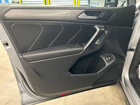 Used 2024 Volkswagen Tiguan SE image 9