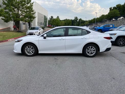 Used 2025 Toyota Camry LE FWD image 4