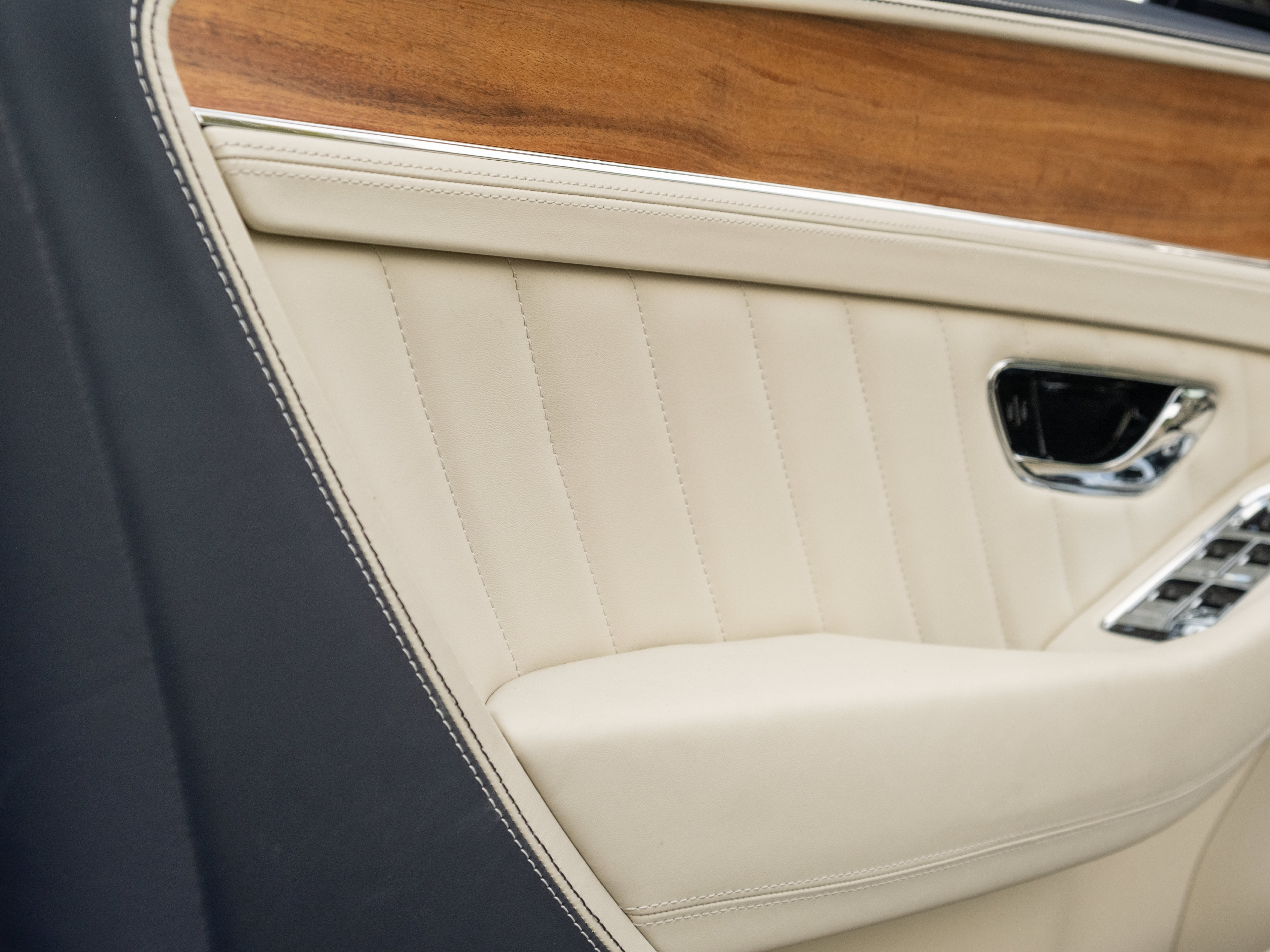 Used 2024 Bentley Continental GT AWD/4WD image 51