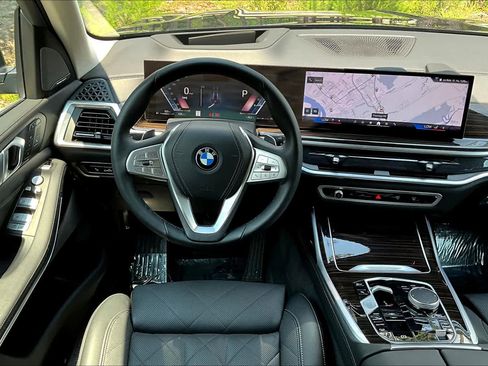 Certified 2024 BMW X7 xDrive40i w/ Premium Package AWD/4WD image 6