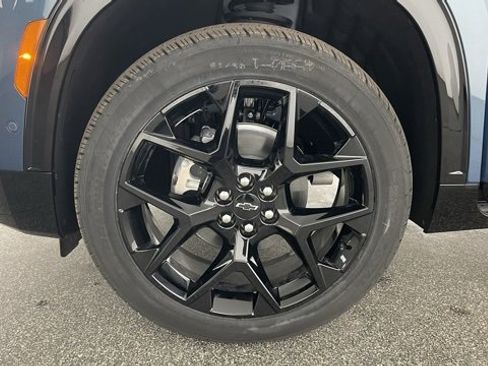 Used 2025 Chevrolet Traverse RS image 50