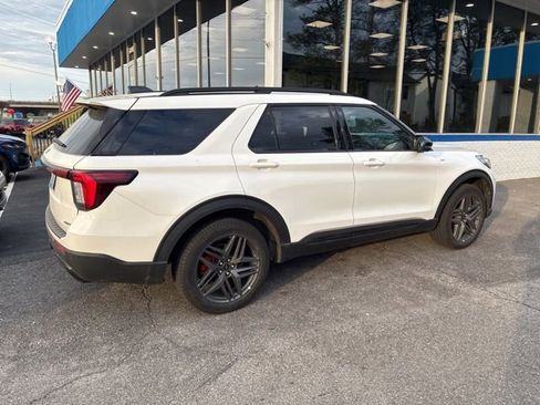 Used 2025 Ford Explorer ST-Line w/ ST-Line Street Pack image 11