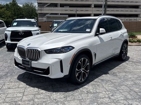 Used 2024 BMW X5 sDrive40i w/ Premium Package RWD image 3
