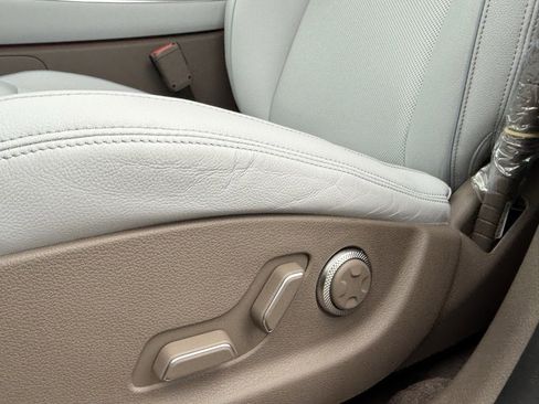 Used 2026 Genesis GV70 2.5T Advanced image 10