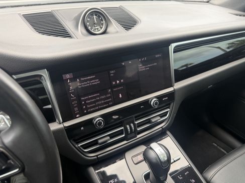 Certified 2023 Porsche Macan AWD/4WD image 29