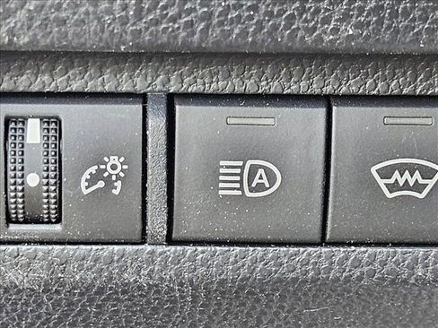 Used 2023 Toyota RAV4 XLE Premium FWD image 8