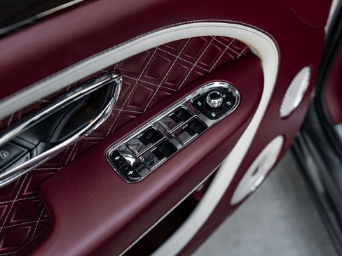Certified 2024 Bentley Bentayga AWD/4WD image 24