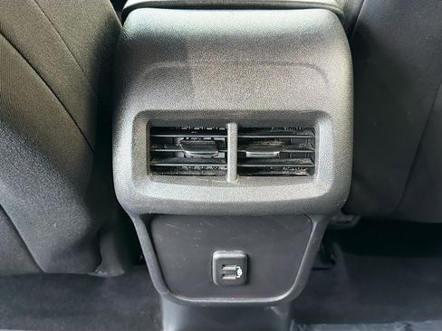 Used 2021 Chevrolet Equinox LT image 20