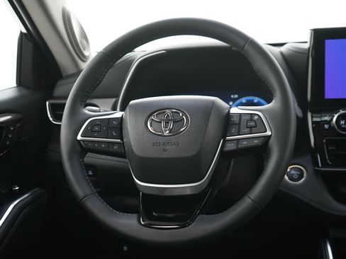 Used 2026 Toyota Highlander Limited AWD/4WD image 18