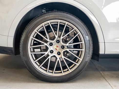Certified 2023 Porsche Cayenne S Platinum AWD/4WD image 19