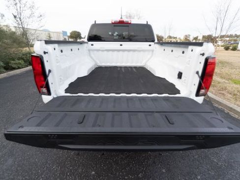 Used 2024 Chevrolet Colorado Z71 w/ Z71 Convenience Package 2 image 31