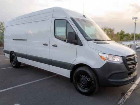 Used 2025 Mercedes-Benz Sprinter 2500 image 3