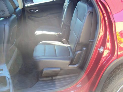Used 2020 Chevrolet Traverse LT w/ LT Premium Package AWD/4WD image 8