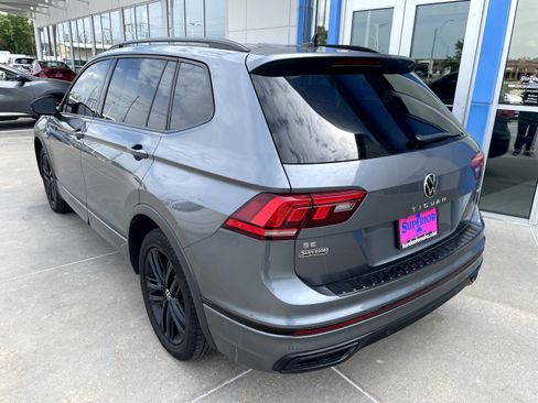 Used 2022 Volkswagen Tiguan SE R-Line AWD/4WD image 2