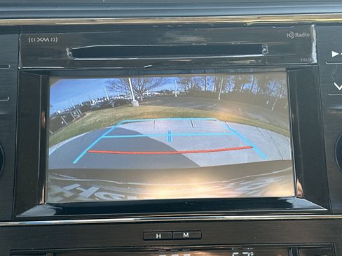 Used 2017 Toyota Avalon XLE image 25